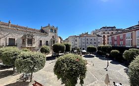 Atuaire Home Plaza De Libertad Junto A El Cid Campeador Burgos